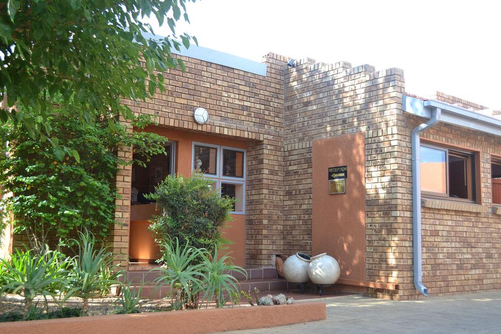 Boga Legaba Guest House&Conference Centre Mafikeng Exterior foto