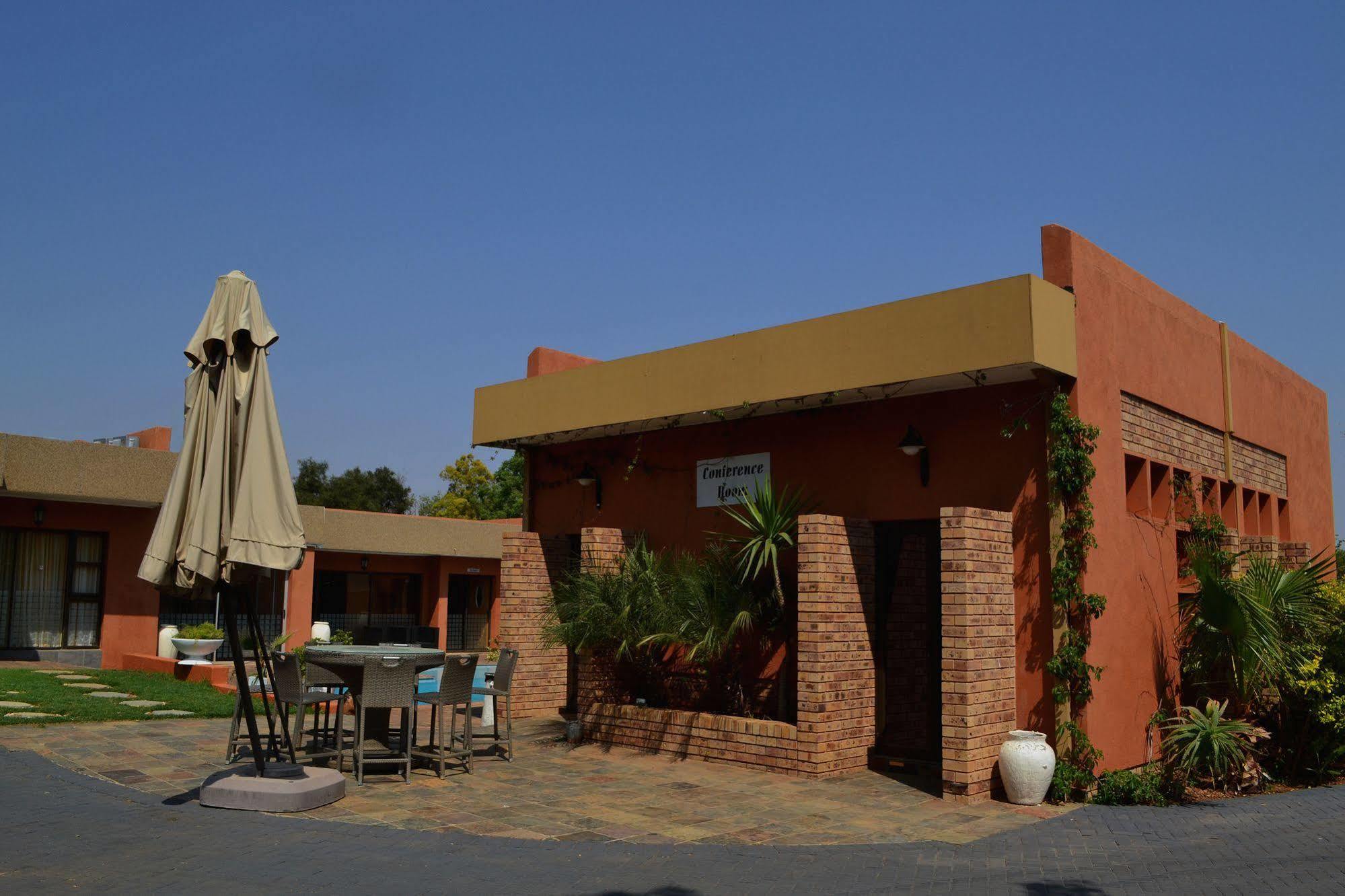 Boga Legaba Guest House&Conference Centre Mafikeng Exterior foto