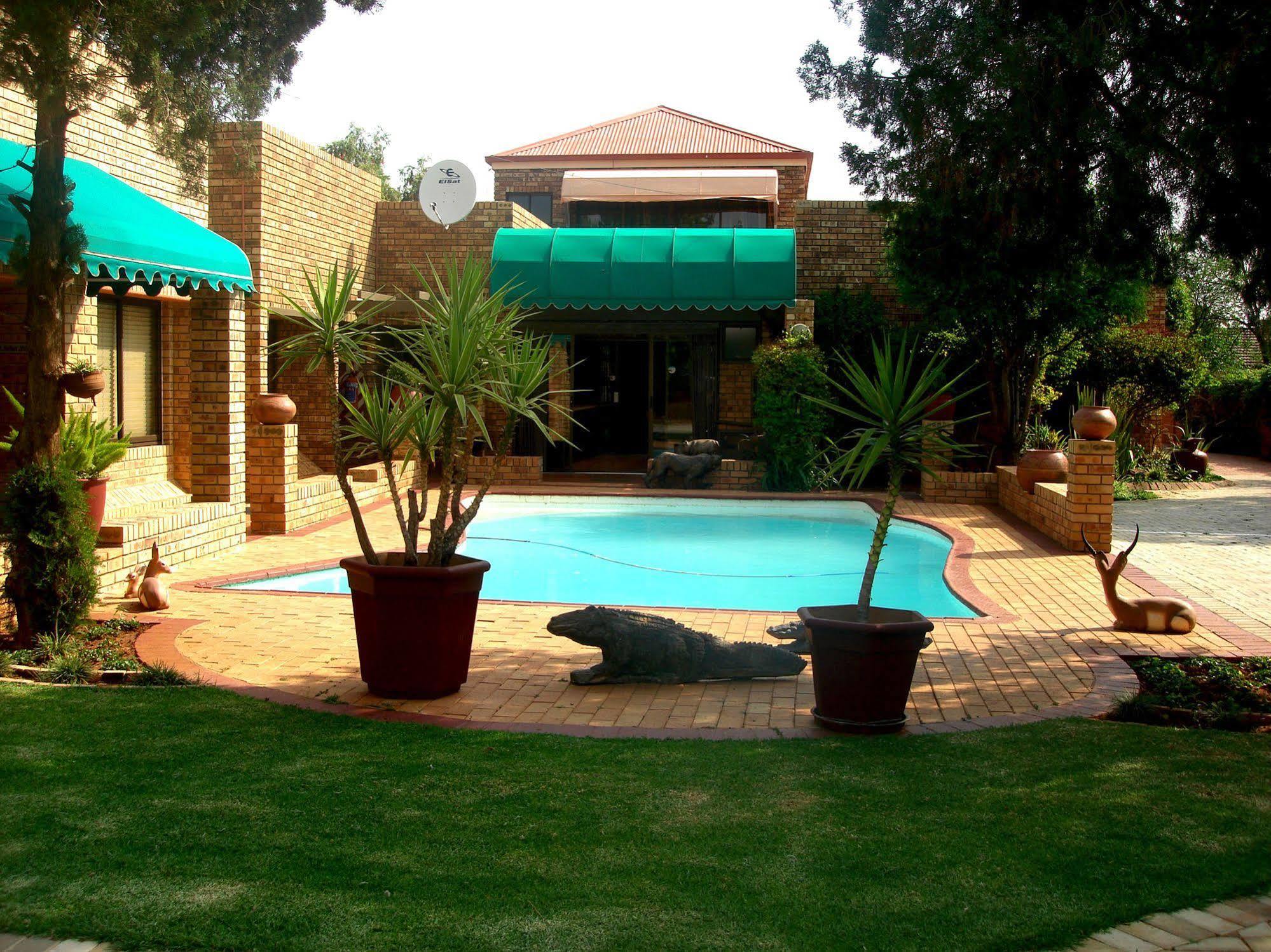 Boga Legaba Guest House&Conference Centre Mafikeng Exterior foto